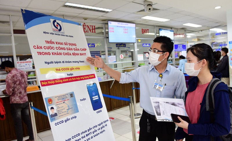 People can use chip-based ID cards and VNeID applications to access services at all medical examination and treatment facilities nationwide instead of paper health insurance cards. (Photo: VGP)