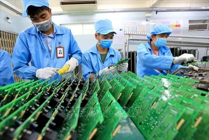Companies such as Nvidia to Samsung are looking to expand their chip businesses in Vietnam, which is slated to receive millions from the US CHIPS and Science Act and already hosts Intel's biggest global test and assembly factory. (Photo: VNA)