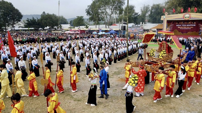 A palanquin procession at the opening ceremony of the festival