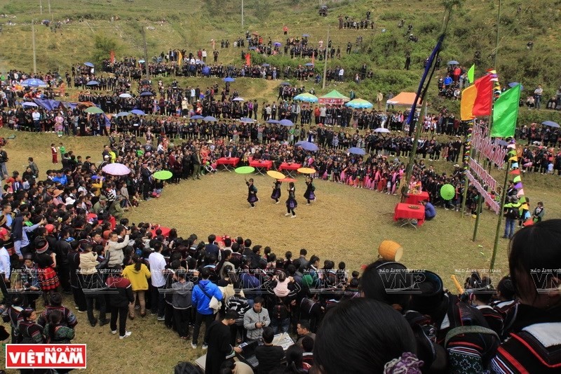 Gau Tao Festival is a festive day for the whole village to welcome the new year and new spring. (Photo: Vietnam Pictorial)