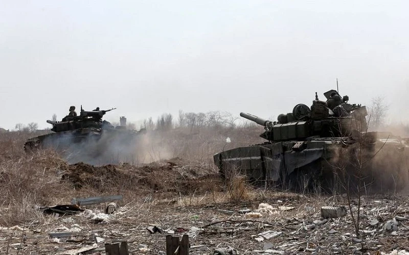 Russian tanks sit on the outskirts of the besieged southern port city of Mariupol, Ukraine, on March 20, 2022. (Photo: REUTERS)