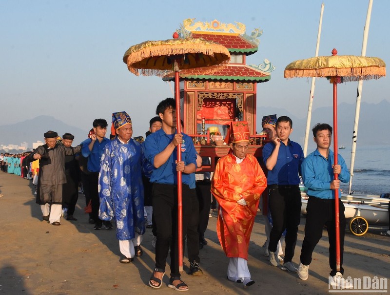 Whale Worshipping Festival joyfully celebrated in Da Nang