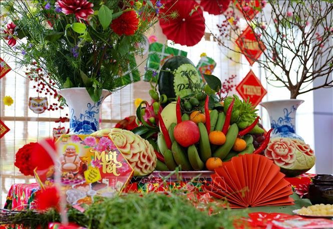 A five-fruit tray is indispensable for each Vietnamese family during Tet. (Photo: VNA)