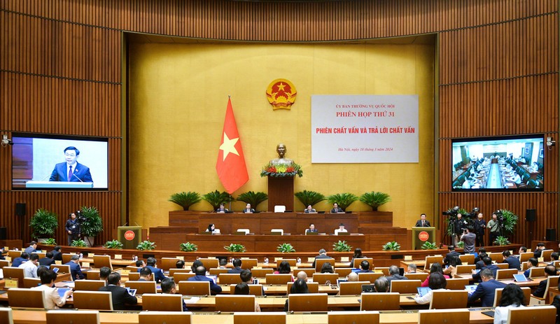 NA Chairman Vuong Dinh Hue speaks at the event (Photo: quochoi.vn)