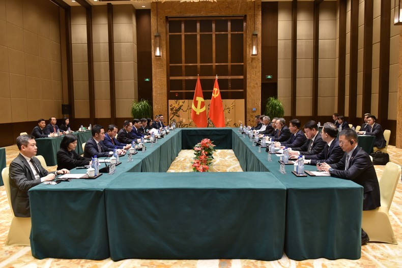 The talks between the delegations of the CPV Central Committee’s Commission for External Relations and the CPC Central Committee’s International Liaison Department in Jilin province on March 18 (Photo: VNA)