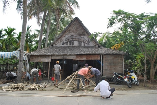 A house made from bamboo poles and nipa palm leaves and stalks in Hoi An City. (Photo courtesy of the Hoi An Centre for Cultural Heritage Management and Preservation)