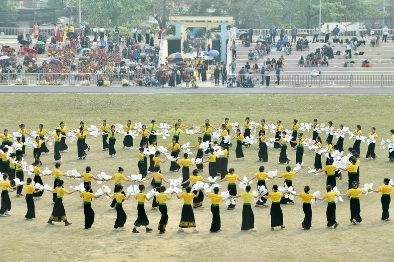 More than 2,000 artists join Xoe Thai Folk Dance Festival in Dien Bien 