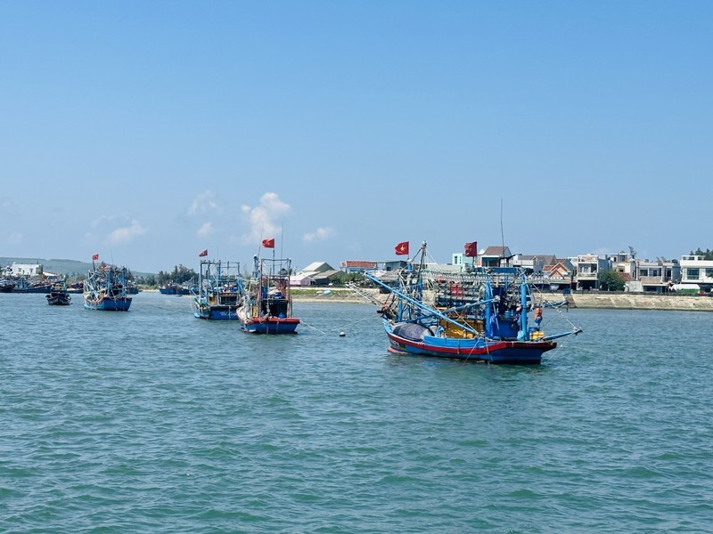 Fishermen in Binh Chau Commune, Binh Son District, Quang Ngai Province, launch their boats for a new catching season.