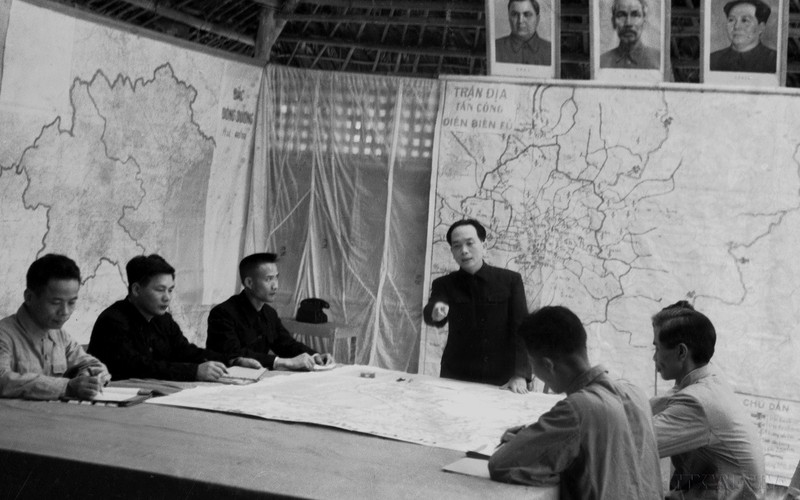 The General Staff of the Vietnam People's Army discusses the battle plan.
