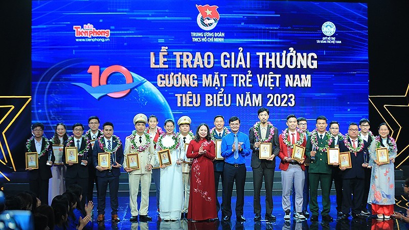 Ceremony honours outstanding young faces of Vietnam
