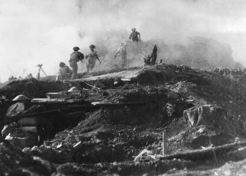 Vietnamese military units carry out attacks against the enemy on Hill A1. (Photo: VNA)