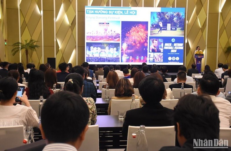 Participants at a ceremony to launch the tourism stimulus programme named “Enjoy Da Nang 2024” on March 29 (Photo: NDO)