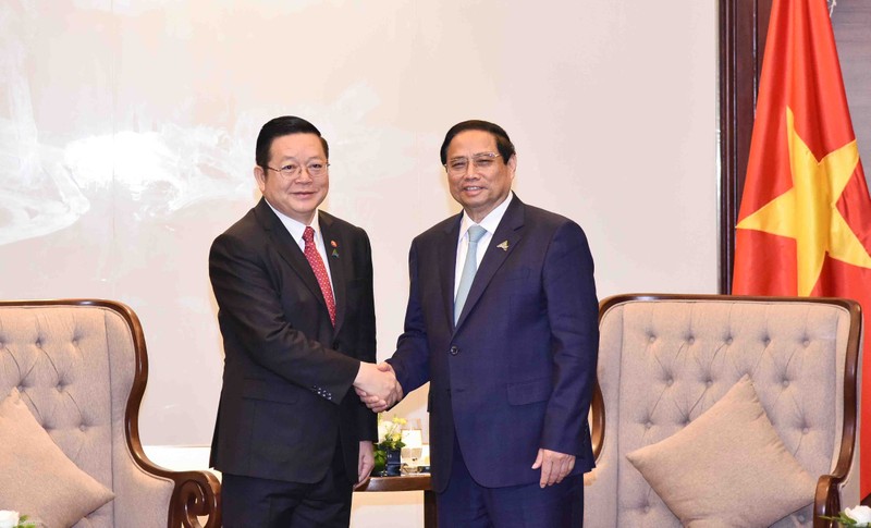 PM Pham Minh Chinh (R) and ASEAN Secretary-General Kao Kim Hourn. (Photo: VNA)