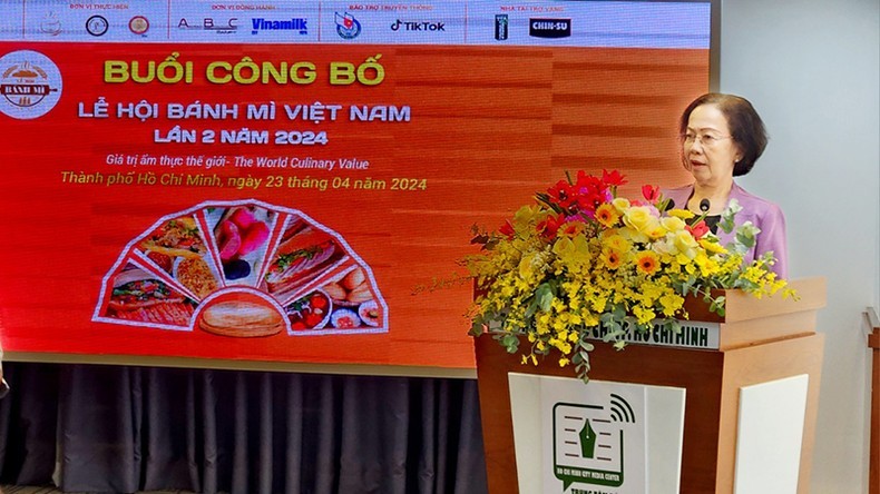 President of Ho Chi Minh City Tourism Association Nguyen Thi Khanh speaks at the press conference 