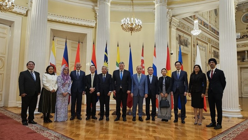 Heads of ASEAN and Russian delegations at the event. (Photo: VNA)
