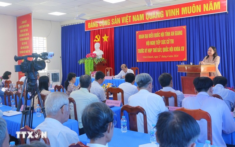 Acting President Vo Thi Anh Xuan speaks at the meeting. (Photo: VNA)