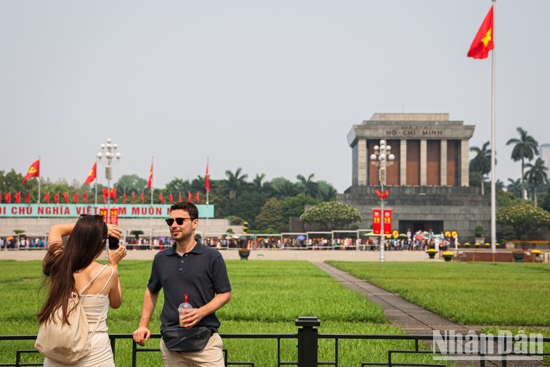 Foreign tourists take photo in front of the Mausoleum of President Ho Chi Minh in Hanoi