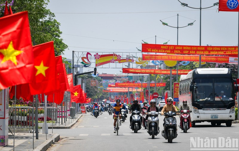 Streets in Dien Bien Province adorned to celebrate Dien Bien Phu Victory 