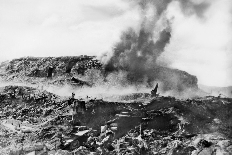 On May 6, 1954, Vietnamese troops launch a general attack on Dien Bien Phu. Photo: The explosion of a 1-tonne explosive destroyed the French army's bunkers on Hill A1, an important position in Dien Bien Phu. (Photo: VNA)