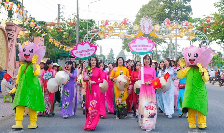 Around 5,500 women join Ao Dai parade in Dong Thap (Photo: dongthap.gov.vn)