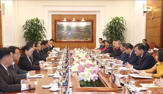 Top Party inspection officials from Vietnam and Laos hold talks in Hanoi (Photo: VNA)