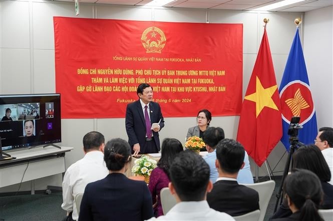 The VFF delegation has a meeting with the Vietnamese Consulate General in Fukuoka and leaders of OV associations from the Kyushu - Okinawa region and south-central Japan. (Photo: VNA)