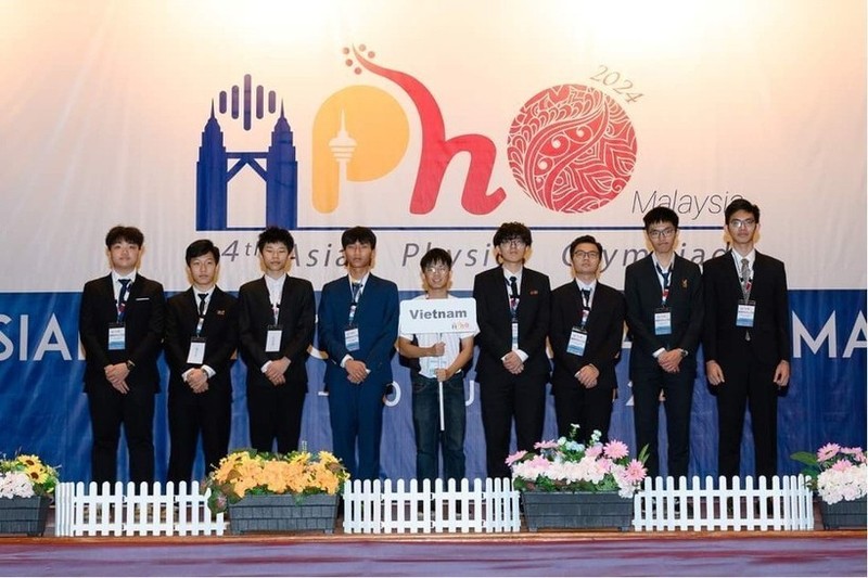 Vietnamese students win eight medals at Asian Physics Olympiad 