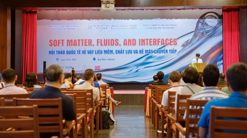 Nearly 80 researchers join conference on soft matter, fluids and interfaces 