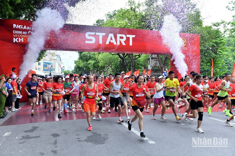 More than 2,000 people join community run for a drug-free community