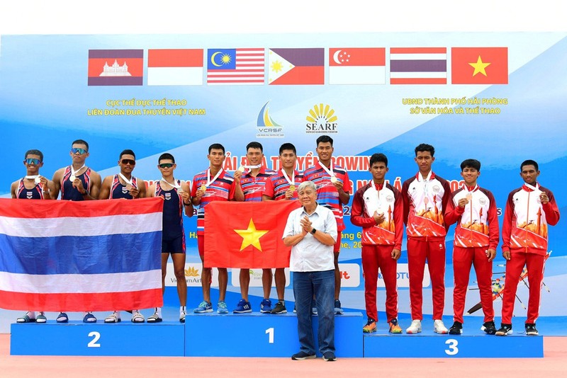 Vietnamese rowers get gold medals at the 2024 Southeast Asian Rowing, U19 and U23 Championships. (Photo: hanoimoi.vn)