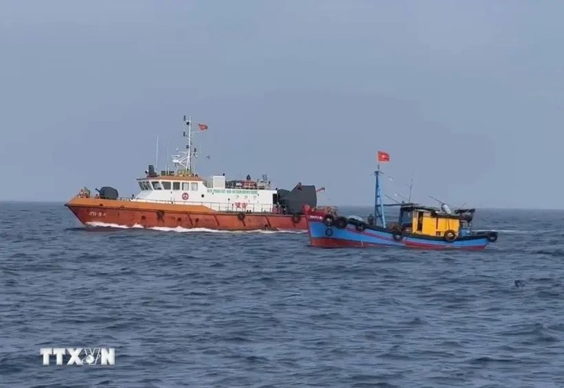 A vessel of enforcement authorities patrol at sea. (Illustrative photo: VNA)
