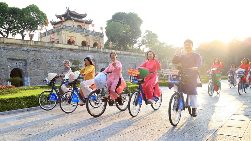 Hanoi Tourism Ao Dai Festival 2024 to take place in October (Photo: hanoimoi.com.vn)