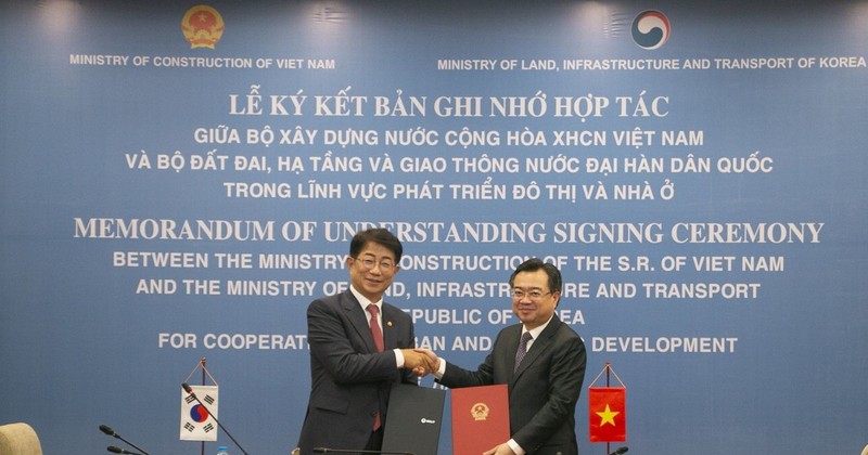 At the MoU signing ceremony (Photo: diendandoanhnghiep.vn)