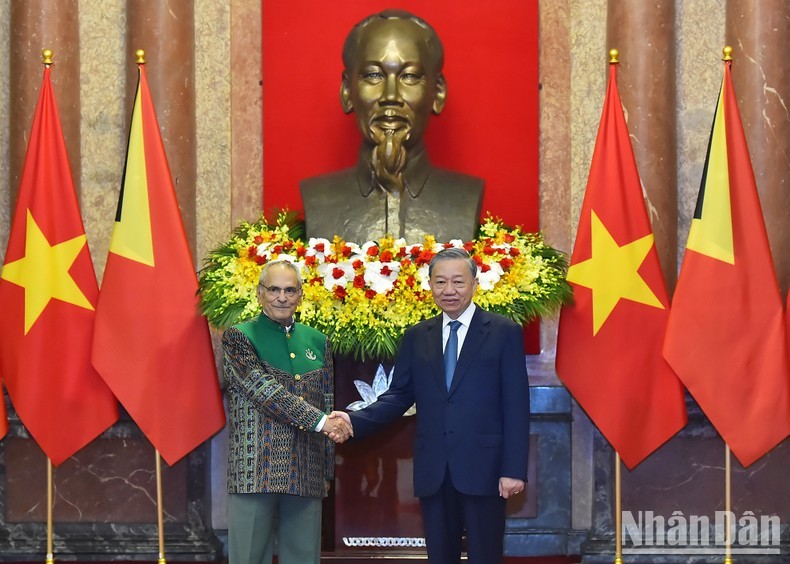 President To Lam (R) welcomes President of Timor-Leste José Ramos-Horta. 