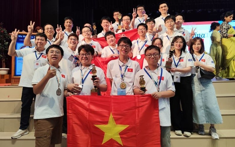 Vietnamese students win big at international math competition in India