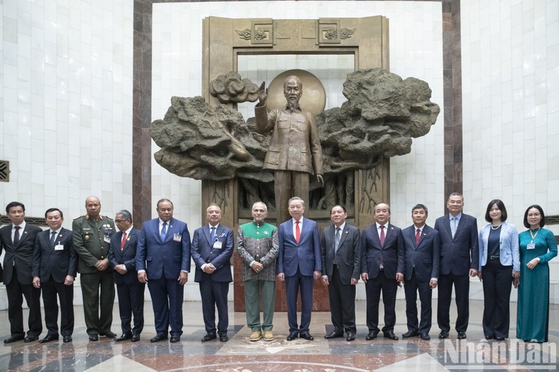 President To Lam, President of Timor-Leste José Ramos-Horta and delegates at Ho Chi Minh Museum (Photo: NDO/Son Tung)