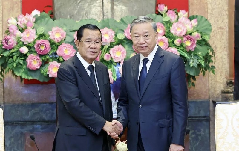 President To Lam (R) receives President of the Cambodian People's Party and President of the Senate Hun Sen on July 25, 2024. (Photo: VNA)