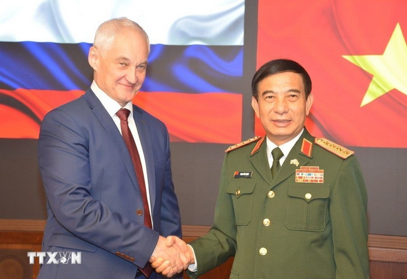 Minister of National Defence Gen Phan Van Giang and his Russian counterpart Andrey Removich Belousov. (Photo: VNA)