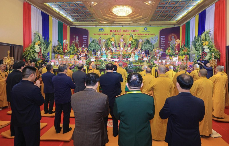 At the requiem for dead victims of traffic accidents held in Long Hung Pagoda in Hanoi in 2023 (Photo: VGP)