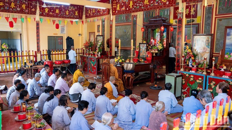 A Buddhist ritual held at Van Thien Phong Cung Pagoda within the framework of Vu Lan Festival in Tra Vinh Province 