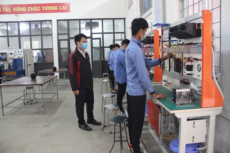 A class at the College of Electrical Engineering and Irrigation, Hung Yen Province.