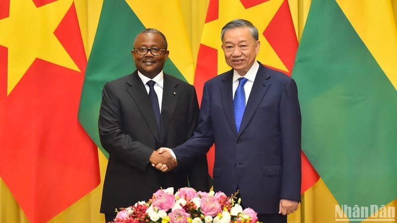 Party General Secretary and President of Vietnam To Lam (R) and Guinea-Bissau President Umaro Sissoco Embaló meet in Hanoi September 6. (Photo: NDO)