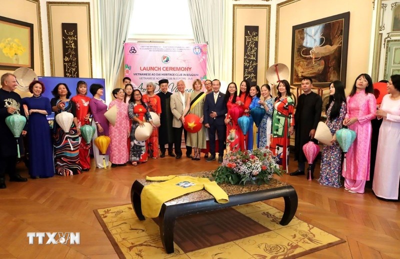 Vietnamese 'Ao dai' heritage club debuts in Belgium (Photo: VNA)