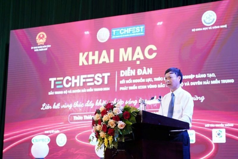 Deputy Minister of Science and Technology Hoang Minh speaking at the opening ceremony