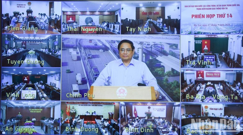 Prime Minister Pham Minh Chinh chairs the 14th meeting of the State steering committee for national key transport projects in Hanoi on September 17. (Photo: NDO)