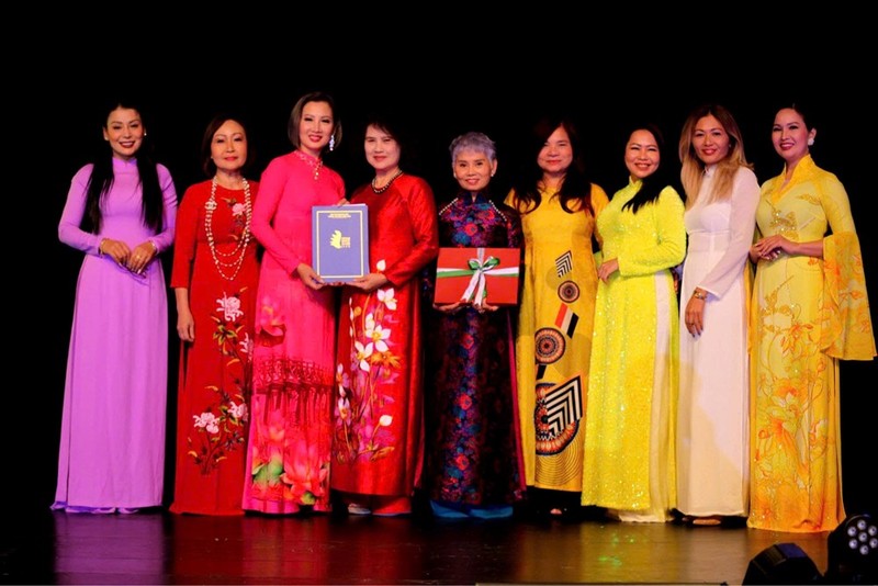 Members of the Vietnamese Ao Dai Heritage Club in Sweden at the launch ceremony. 