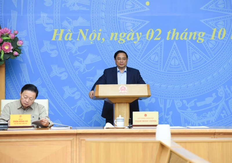 Prime Minister Pham Minh Chinh addresses the fifth meeting of the National Steering Committee for implementing Vietnam’s commitments at the 26th UN Climate Change Conference (COP26) in Hanoi on October 2 (Photo: VNA)