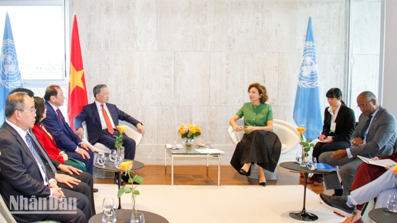 Party General Secretary and State President To Lam and UNESCO's Director-General Audrey Azoulay at their meeting in Paris on October 7 (Photo: NDO)