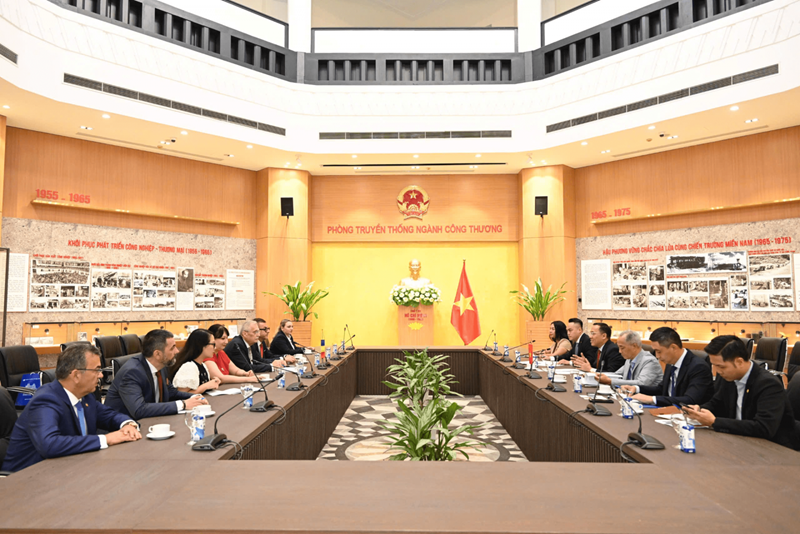 At the meeting (Photo: Ministry of Industry and Trade)