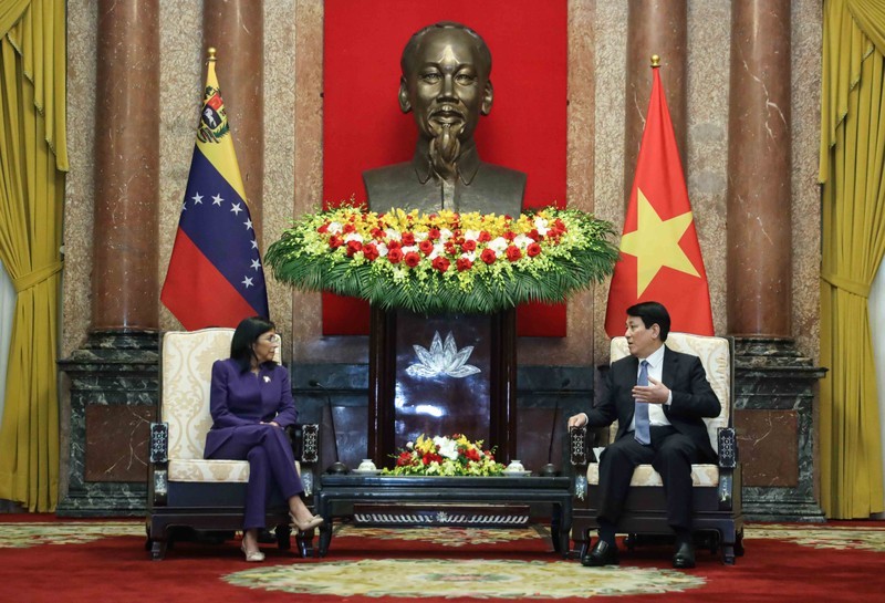 State President Luong Cuong (R) and Executive Vice President of Venezuela Delcy Rodriguez Gomez. (Photo: VNA)